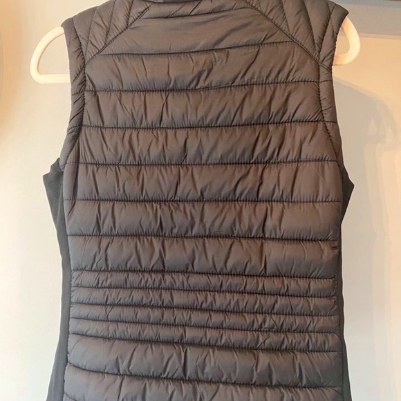 Puffer Vest size M - Picture 2 of 2